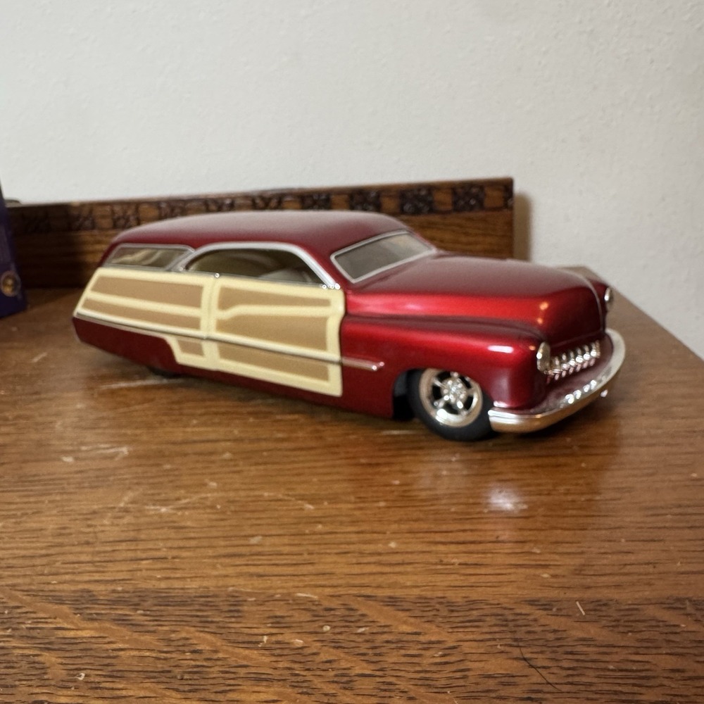 Hot Wheels 100% 1949 Mercury Custom Woody Wagon 1:18 Diecast Red Tan
